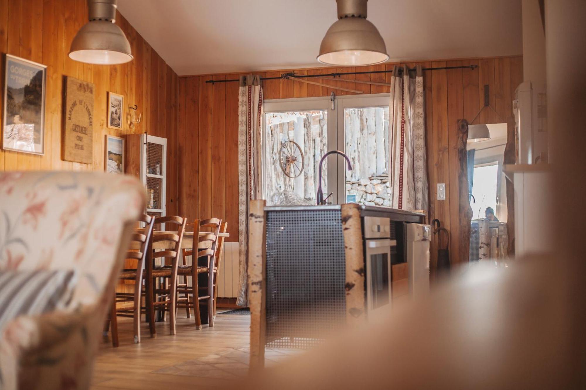 Gites La Boletiere Saint-Etienne-du-Valdonnez Екстер'єр фото
